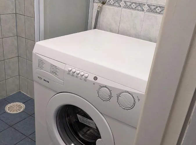 One Bedroom Getaway Near With A/c 公寓